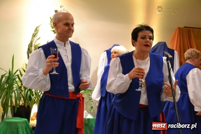 Zdjęcie w galerii na portalu naszraciborz.pl: Śródziemnomorska muzyka, przepiękne stroje i dekoracje, czyli Grecki raj na Zamku Piastowskim  wiadomości z regionu