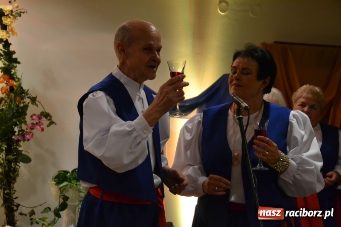 Zdjęcie w galerii na portalu naszraciborz.pl: Śródziemnomorska muzyka, przepiękne stroje i dekoracje, czyli Grecki raj na Zamku Piastowskim  wiadomości z regionu