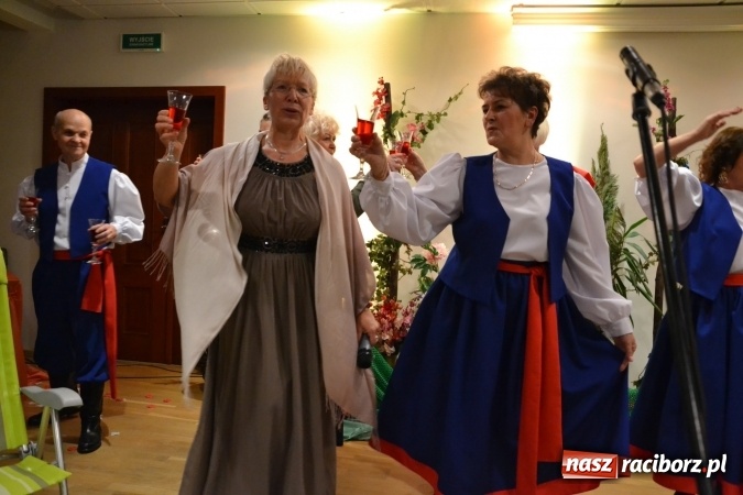 Zdjęcie w galerii na portalu naszraciborz.pl: Śródziemnomorska muzyka, przepiękne stroje i dekoracje, czyli Grecki raj na Zamku Piastowskim  wiadomości z regionu