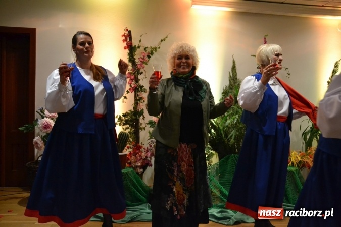 Zdjęcie w galerii na portalu naszraciborz.pl: Śródziemnomorska muzyka, przepiękne stroje i dekoracje, czyli Grecki raj na Zamku Piastowskim  wiadomości z regionu