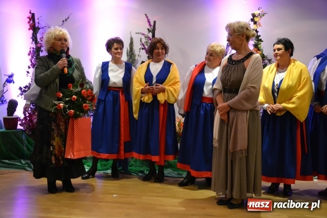 Zdjęcie w galerii na portalu naszraciborz.pl: Śródziemnomorska muzyka, przepiękne stroje i dekoracje, czyli Grecki raj na Zamku Piastowskim  wiadomości z regionu