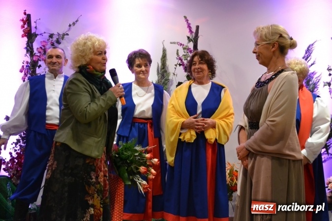 Zdjęcie w galerii na portalu naszraciborz.pl: Śródziemnomorska muzyka, przepiękne stroje i dekoracje, czyli Grecki raj na Zamku Piastowskim  wiadomości z regionu