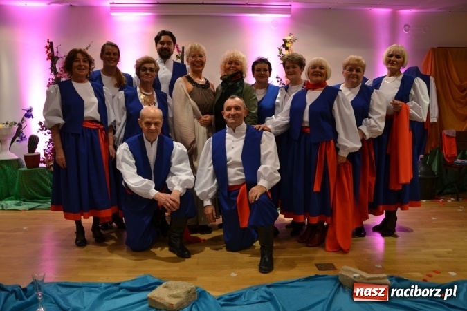 Zdjęcie w galerii na portalu naszraciborz.pl: Śródziemnomorska muzyka, przepiękne stroje i dekoracje, czyli Grecki raj na Zamku Piastowskim  wiadomości z regionu