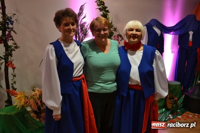 Zdjęcie w galerii na portalu naszraciborz.pl: Śródziemnomorska muzyka, przepiękne stroje i dekoracje, czyli Grecki raj na Zamku Piastowskim  wiadomości z regionu