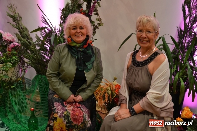 Zdjęcie w galerii na portalu naszraciborz.pl: Śródziemnomorska muzyka, przepiękne stroje i dekoracje, czyli Grecki raj na Zamku Piastowskim  wiadomości z regionu