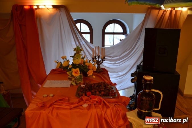 Zdjęcie w galerii na portalu naszraciborz.pl: Śródziemnomorska muzyka, przepiękne stroje i dekoracje, czyli Grecki raj na Zamku Piastowskim  wiadomości z regionu