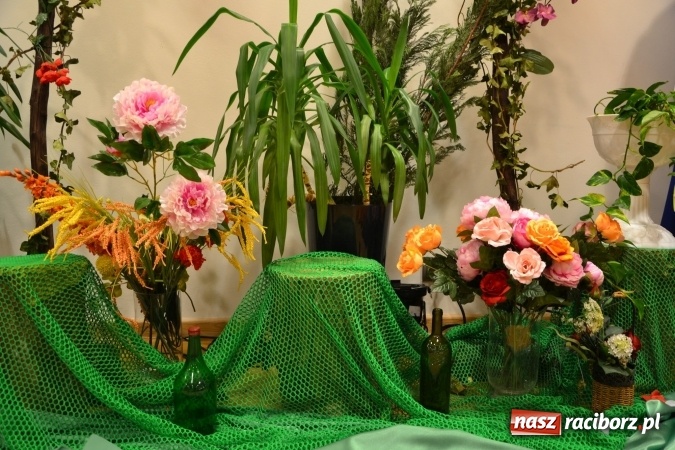 Zdjęcie w galerii na portalu naszraciborz.pl: Śródziemnomorska muzyka, przepiękne stroje i dekoracje, czyli Grecki raj na Zamku Piastowskim  wiadomości z regionu