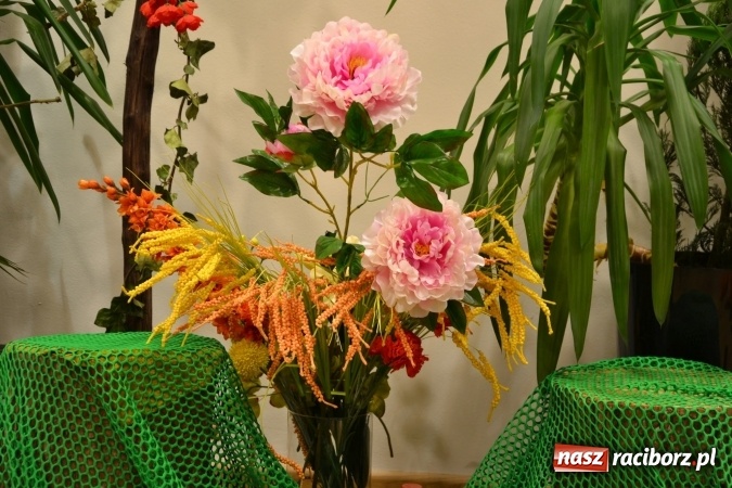 Zdjęcie w galerii na portalu naszraciborz.pl: Śródziemnomorska muzyka, przepiękne stroje i dekoracje, czyli Grecki raj na Zamku Piastowskim  wiadomości z regionu