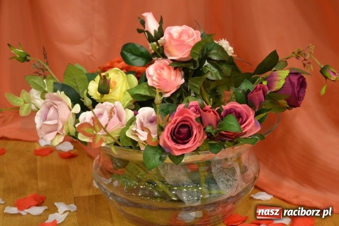 Zdjęcie w galerii na portalu naszraciborz.pl: Śródziemnomorska muzyka, przepiękne stroje i dekoracje, czyli Grecki raj na Zamku Piastowskim  wiadomości z regionu