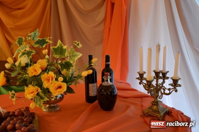 Zdjęcie w galerii na portalu naszraciborz.pl: Śródziemnomorska muzyka, przepiękne stroje i dekoracje, czyli Grecki raj na Zamku Piastowskim  wiadomości z regionu