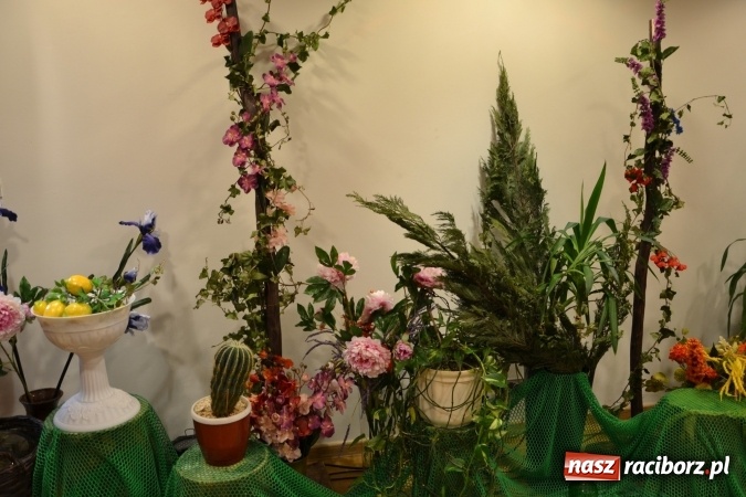 Zdjęcie w galerii na portalu naszraciborz.pl: Śródziemnomorska muzyka, przepiękne stroje i dekoracje, czyli Grecki raj na Zamku Piastowskim  wiadomości z regionu