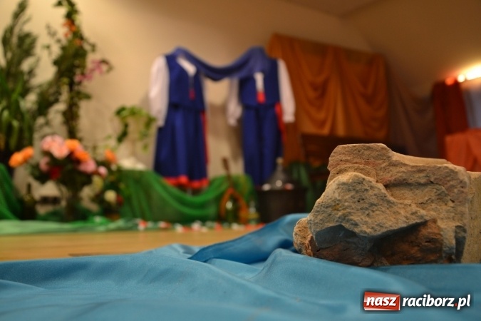 Zdjęcie w galerii na portalu naszraciborz.pl: Śródziemnomorska muzyka, przepiękne stroje i dekoracje, czyli Grecki raj na Zamku Piastowskim  wiadomości z regionu