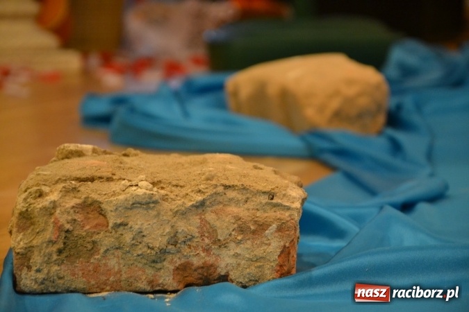 Zdjęcie w galerii na portalu naszraciborz.pl: Śródziemnomorska muzyka, przepiękne stroje i dekoracje, czyli Grecki raj na Zamku Piastowskim  wiadomości z regionu