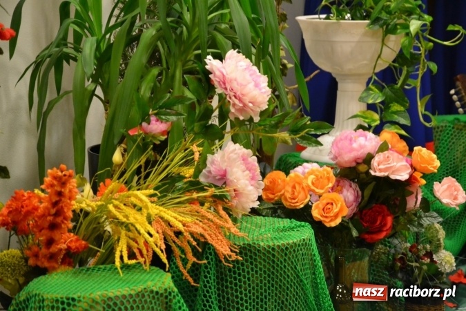 Zdjęcie w galerii na portalu naszraciborz.pl: Śródziemnomorska muzyka, przepiękne stroje i dekoracje, czyli Grecki raj na Zamku Piastowskim  wiadomości z regionu