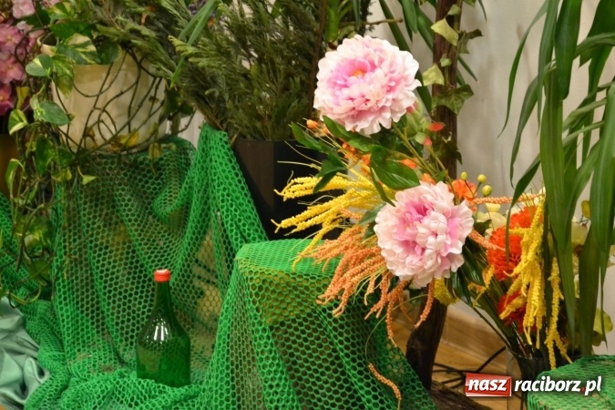 Zdjęcie w galerii na portalu naszraciborz.pl: Śródziemnomorska muzyka, przepiękne stroje i dekoracje, czyli Grecki raj na Zamku Piastowskim  wiadomości z regionu