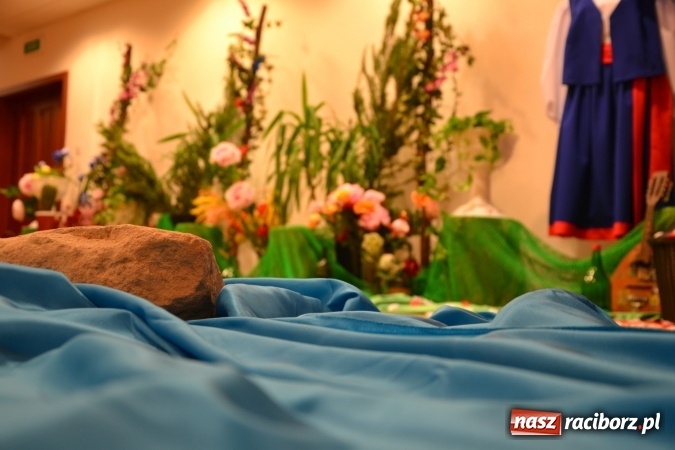 Zdjęcie w galerii na portalu naszraciborz.pl: Śródziemnomorska muzyka, przepiękne stroje i dekoracje, czyli Grecki raj na Zamku Piastowskim  wiadomości z regionu