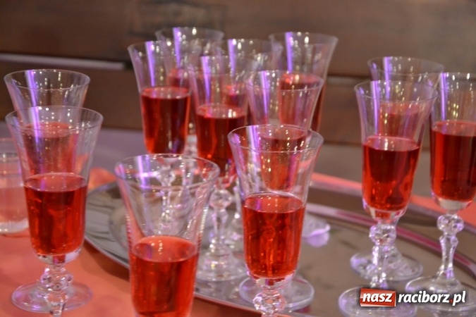 Zdjęcie w galerii na portalu naszraciborz.pl: Śródziemnomorska muzyka, przepiękne stroje i dekoracje, czyli Grecki raj na Zamku Piastowskim  wiadomości z regionu