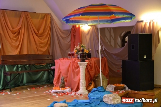 Zdjęcie w galerii na portalu naszraciborz.pl: Śródziemnomorska muzyka, przepiękne stroje i dekoracje, czyli Grecki raj na Zamku Piastowskim  wiadomości z regionu