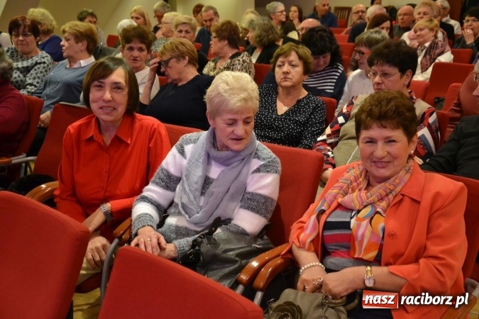 Zdjęcie w galerii na portalu naszraciborz.pl: Śródziemnomorska muzyka, przepiękne stroje i dekoracje, czyli Grecki raj na Zamku Piastowskim  wiadomości z regionu