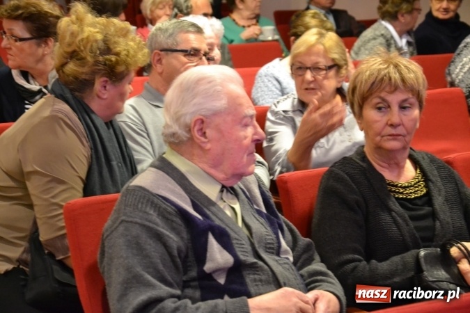 Zdjęcie w galerii na portalu naszraciborz.pl: Śródziemnomorska muzyka, przepiękne stroje i dekoracje, czyli Grecki raj na Zamku Piastowskim  wiadomości z regionu