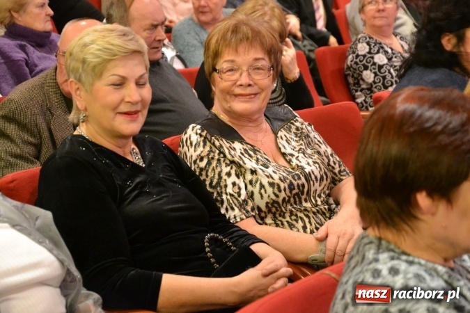 Zdjęcie w galerii na portalu naszraciborz.pl: Śródziemnomorska muzyka, przepiękne stroje i dekoracje, czyli Grecki raj na Zamku Piastowskim  wiadomości z regionu