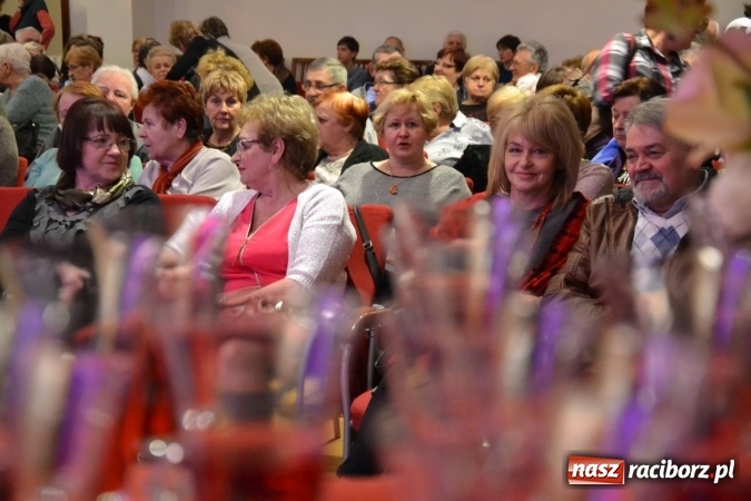 Zdjęcie w galerii na portalu naszraciborz.pl: Śródziemnomorska muzyka, przepiękne stroje i dekoracje, czyli Grecki raj na Zamku Piastowskim  wiadomości z regionu