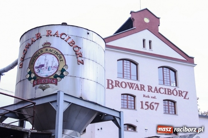 Zdjęcie w galerii na portalu naszraciborz.pl: Browar Racibórz rozlał pierwsze jubileuszowe piwo na urodziny swoje i miasta wiadomości z regionu