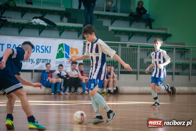 Zdjęcie w galerii na portalu naszraciborz.pl: IV Turniej Noworoczny o Puchar Dyrektora ZSOMS. Dreszczowiec w starciu o pierwsze miejsce. Raciborska Unia lepsza od MOSiR Opole wiadomości z regionu