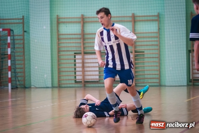 Zdjęcie w galerii na portalu naszraciborz.pl: IV Turniej Noworoczny o Puchar Dyrektora ZSOMS. Dreszczowiec w starciu o pierwsze miejsce. Raciborska Unia lepsza od MOSiR Opole wiadomości z regionu