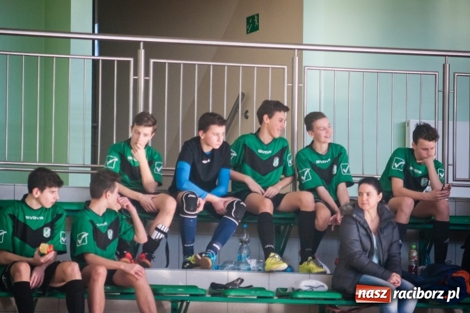 Zdjęcie w galerii na portalu naszraciborz.pl: IV Turniej Noworoczny o Puchar Dyrektora ZSOMS. Dreszczowiec w starciu o pierwsze miejsce. Raciborska Unia lepsza od MOSiR Opole wiadomości z regionu