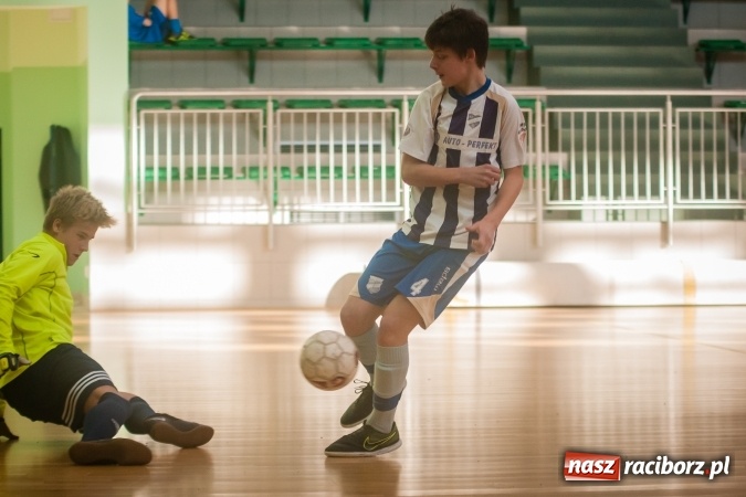 Zdjęcie w galerii na portalu naszraciborz.pl: IV Turniej Noworoczny o Puchar Dyrektora ZSOMS. Dreszczowiec w starciu o pierwsze miejsce. Raciborska Unia lepsza od MOSiR Opole wiadomości z regionu