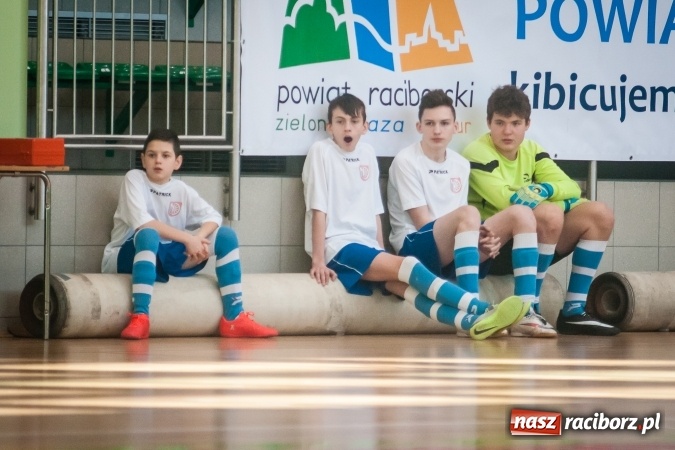 Zdjęcie w galerii na portalu naszraciborz.pl: IV Turniej Noworoczny o Puchar Dyrektora ZSOMS. Dreszczowiec w starciu o pierwsze miejsce. Raciborska Unia lepsza od MOSiR Opole wiadomości z regionu