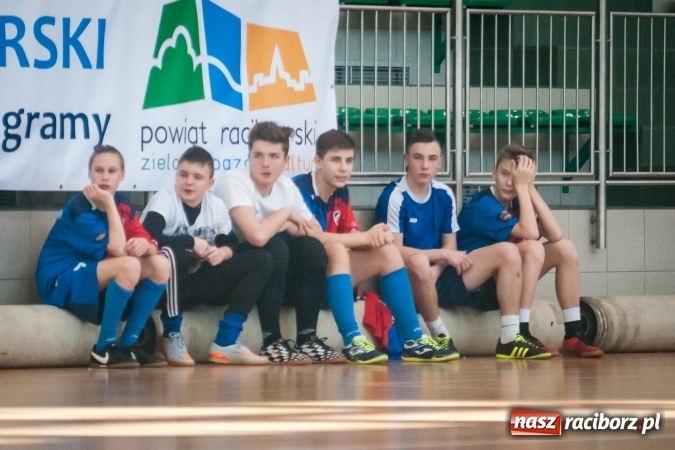 Zdjęcie w galerii na portalu naszraciborz.pl: IV Turniej Noworoczny o Puchar Dyrektora ZSOMS. Dreszczowiec w starciu o pierwsze miejsce. Raciborska Unia lepsza od MOSiR Opole wiadomości z regionu
