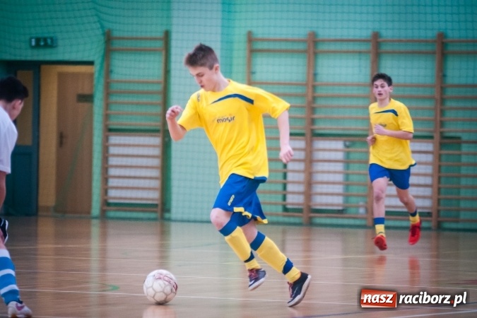 Zdjęcie w galerii na portalu naszraciborz.pl: IV Turniej Noworoczny o Puchar Dyrektora ZSOMS. Dreszczowiec w starciu o pierwsze miejsce. Raciborska Unia lepsza od MOSiR Opole wiadomości z regionu