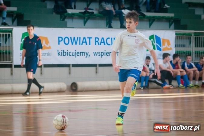 Zdjęcie w galerii na portalu naszraciborz.pl: IV Turniej Noworoczny o Puchar Dyrektora ZSOMS. Dreszczowiec w starciu o pierwsze miejsce. Raciborska Unia lepsza od MOSiR Opole wiadomości z regionu