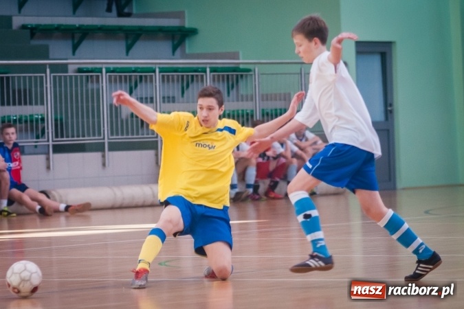 Zdjęcie w galerii na portalu naszraciborz.pl: IV Turniej Noworoczny o Puchar Dyrektora ZSOMS. Dreszczowiec w starciu o pierwsze miejsce. Raciborska Unia lepsza od MOSiR Opole wiadomości z regionu