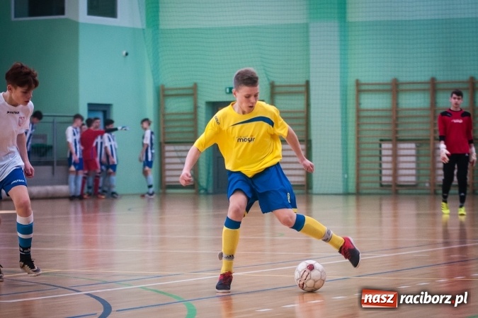 Zdjęcie w galerii na portalu naszraciborz.pl: IV Turniej Noworoczny o Puchar Dyrektora ZSOMS. Dreszczowiec w starciu o pierwsze miejsce. Raciborska Unia lepsza od MOSiR Opole wiadomości z regionu