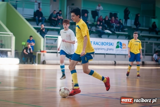 Zdjęcie w galerii na portalu naszraciborz.pl: IV Turniej Noworoczny o Puchar Dyrektora ZSOMS. Dreszczowiec w starciu o pierwsze miejsce. Raciborska Unia lepsza od MOSiR Opole wiadomości z regionu