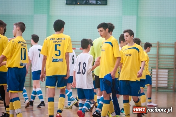 Zdjęcie w galerii na portalu naszraciborz.pl: IV Turniej Noworoczny o Puchar Dyrektora ZSOMS. Dreszczowiec w starciu o pierwsze miejsce. Raciborska Unia lepsza od MOSiR Opole wiadomości z regionu