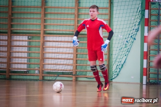 Zdjęcie w galerii na portalu naszraciborz.pl: IV Turniej Noworoczny o Puchar Dyrektora ZSOMS. Dreszczowiec w starciu o pierwsze miejsce. Raciborska Unia lepsza od MOSiR Opole wiadomości z regionu