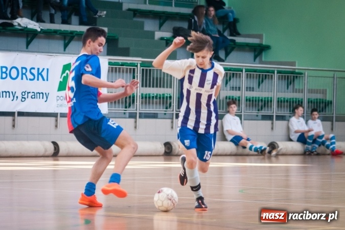 Zdjęcie w galerii na portalu naszraciborz.pl: IV Turniej Noworoczny o Puchar Dyrektora ZSOMS. Dreszczowiec w starciu o pierwsze miejsce. Raciborska Unia lepsza od MOSiR Opole wiadomości z regionu