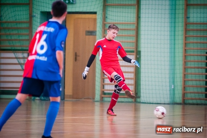 Zdjęcie w galerii na portalu naszraciborz.pl: IV Turniej Noworoczny o Puchar Dyrektora ZSOMS. Dreszczowiec w starciu o pierwsze miejsce. Raciborska Unia lepsza od MOSiR Opole wiadomości z regionu