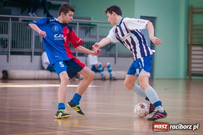 Zdjęcie w galerii na portalu naszraciborz.pl: IV Turniej Noworoczny o Puchar Dyrektora ZSOMS. Dreszczowiec w starciu o pierwsze miejsce. Raciborska Unia lepsza od MOSiR Opole wiadomości z regionu