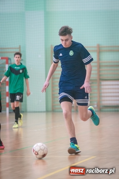 Zdjęcie w galerii na portalu naszraciborz.pl: IV Turniej Noworoczny o Puchar Dyrektora ZSOMS. Dreszczowiec w starciu o pierwsze miejsce. Raciborska Unia lepsza od MOSiR Opole wiadomości z regionu