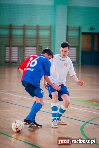 Zdjęcie w galerii na portalu naszraciborz.pl: IV Turniej Noworoczny o Puchar Dyrektora ZSOMS. Dreszczowiec w starciu o pierwsze miejsce. Raciborska Unia lepsza od MOSiR Opole wiadomości z regionu
