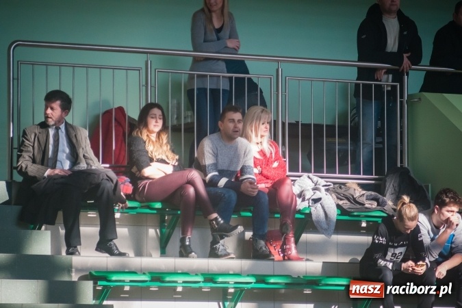 Zdjęcie w galerii na portalu naszraciborz.pl: IV Turniej Noworoczny o Puchar Dyrektora ZSOMS. Dreszczowiec w starciu o pierwsze miejsce. Raciborska Unia lepsza od MOSiR Opole wiadomości z regionu