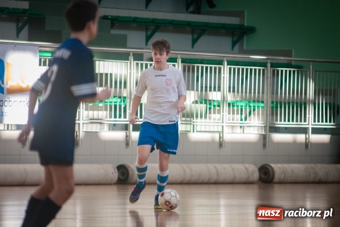 Zdjęcie w galerii na portalu naszraciborz.pl: IV Turniej Noworoczny o Puchar Dyrektora ZSOMS. Dreszczowiec w starciu o pierwsze miejsce. Raciborska Unia lepsza od MOSiR Opole wiadomości z regionu