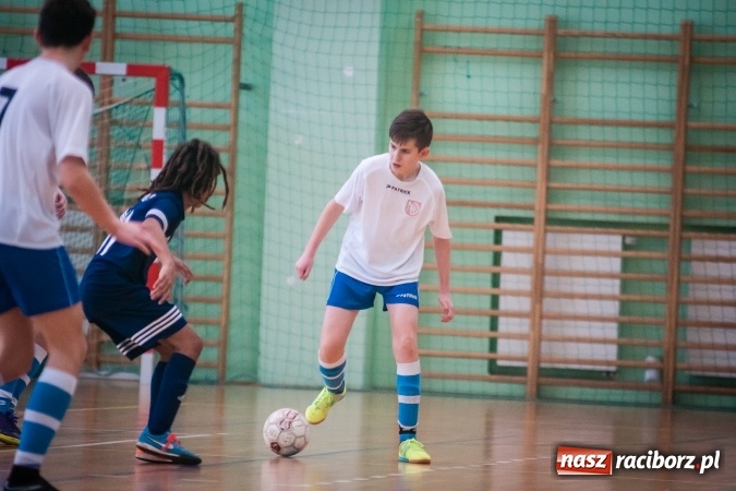 Zdjęcie w galerii na portalu naszraciborz.pl: IV Turniej Noworoczny o Puchar Dyrektora ZSOMS. Dreszczowiec w starciu o pierwsze miejsce. Raciborska Unia lepsza od MOSiR Opole wiadomości z regionu