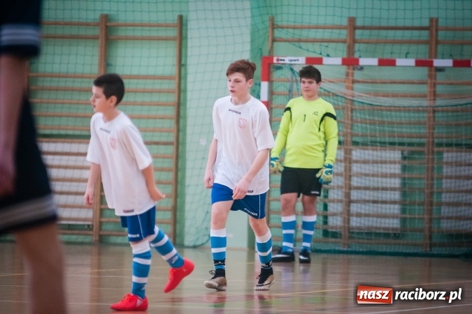 Zdjęcie w galerii na portalu naszraciborz.pl: IV Turniej Noworoczny o Puchar Dyrektora ZSOMS. Dreszczowiec w starciu o pierwsze miejsce. Raciborska Unia lepsza od MOSiR Opole wiadomości z regionu