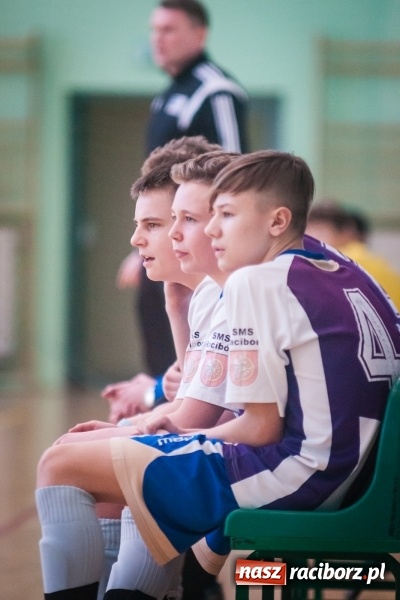 Zdjęcie w galerii na portalu naszraciborz.pl: IV Turniej Noworoczny o Puchar Dyrektora ZSOMS. Dreszczowiec w starciu o pierwsze miejsce. Raciborska Unia lepsza od MOSiR Opole wiadomości z regionu